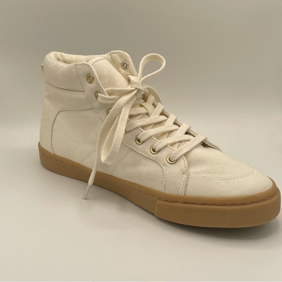 NWOT Old Navy Women’s Size 8 Canvas High-Top Sneakers - Picture 2 of 3
